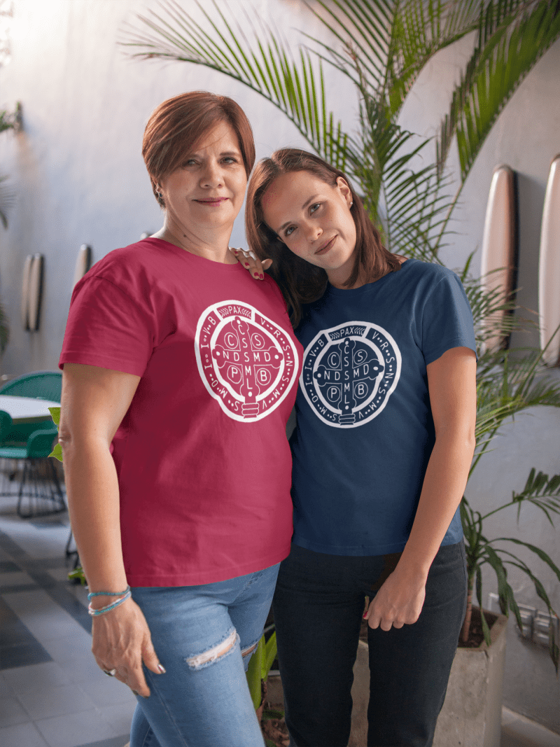 mom and daughter wearing t shirts mockup near a palm a20718